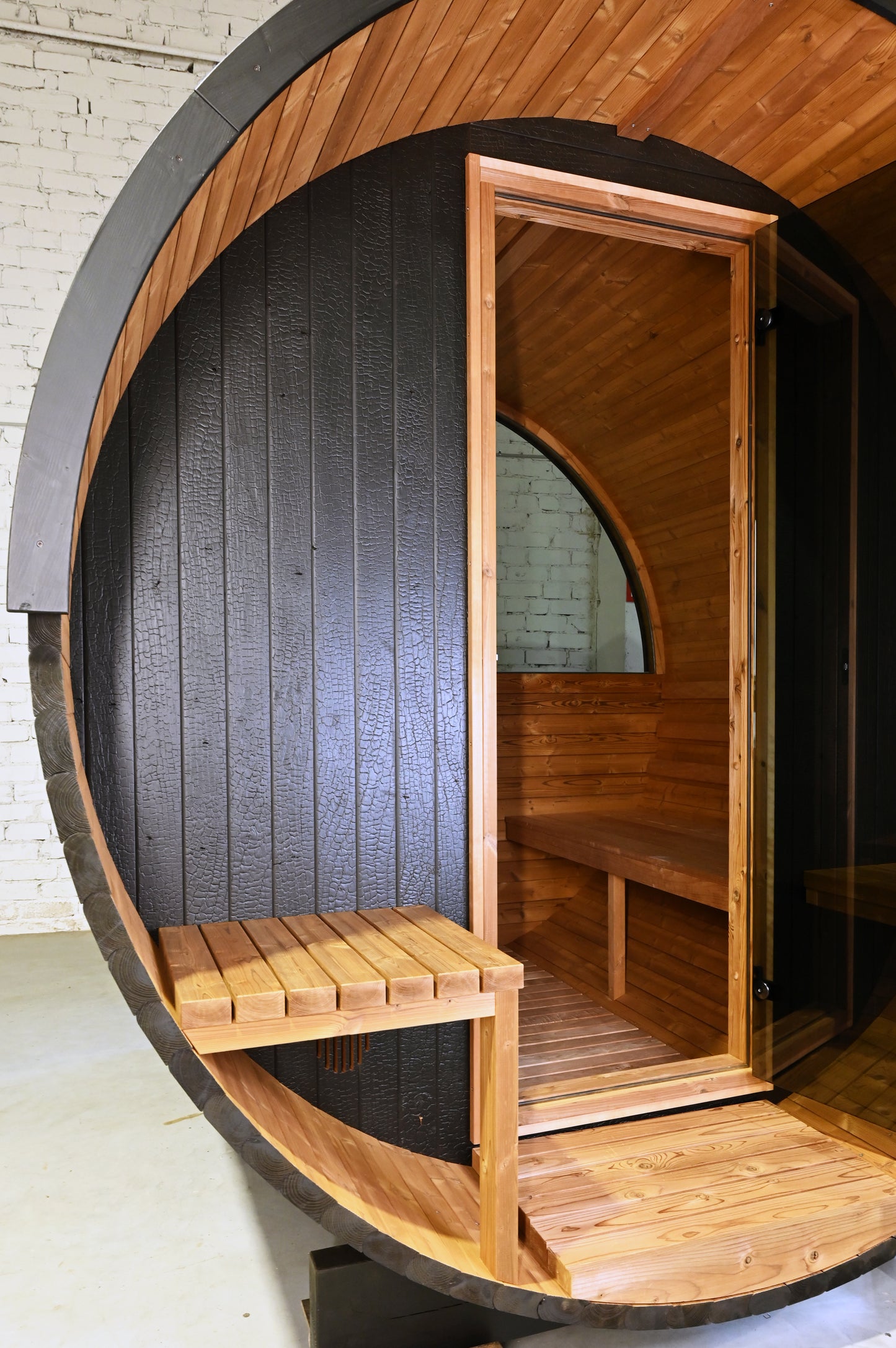 Thermory 4 person Barrel Sauna No. 60 Ignite with Porch & Window